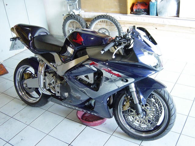 Honda cbr929rr РІС‹С…Р»РѕРї